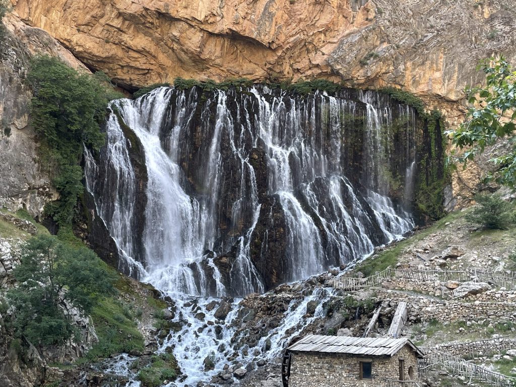 Doğa Harikası Ama…